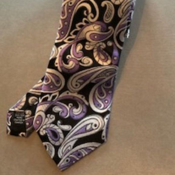 Dion Collection - 100% Italian Silk Tie - Black/Lavender Paisley - Picture 3 of 4